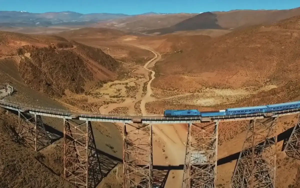 Salta con Tren a las Nubes y Cachi