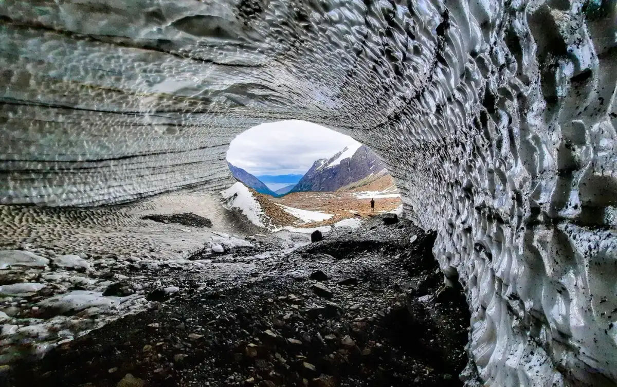Ushuaia & Aventura en Cuevas de Hielo